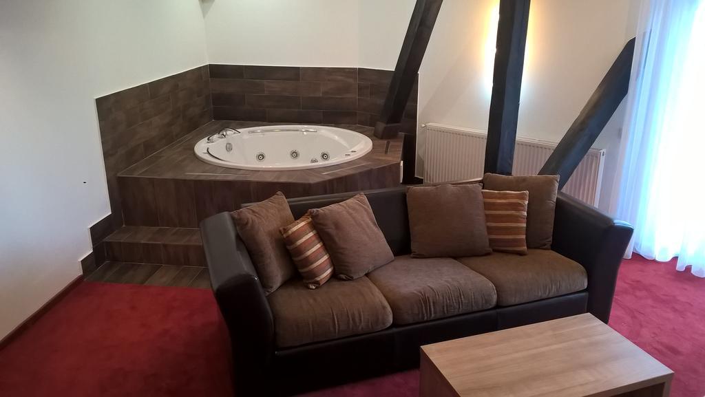 סקלה Hotel Ave Lux מראה חיצוני תמונה